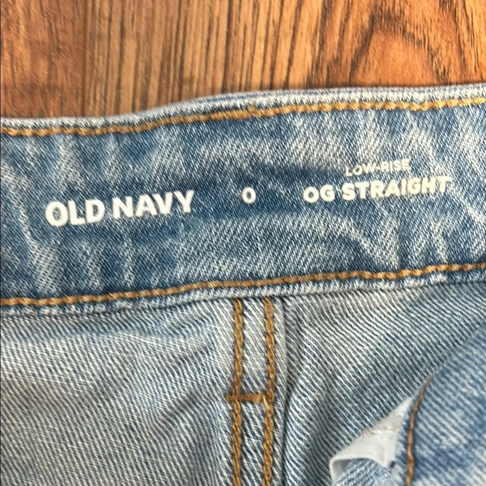 Old Navy Women's Light Blue Distressed Jean Shorts low rise like new - Picture 2 of 3